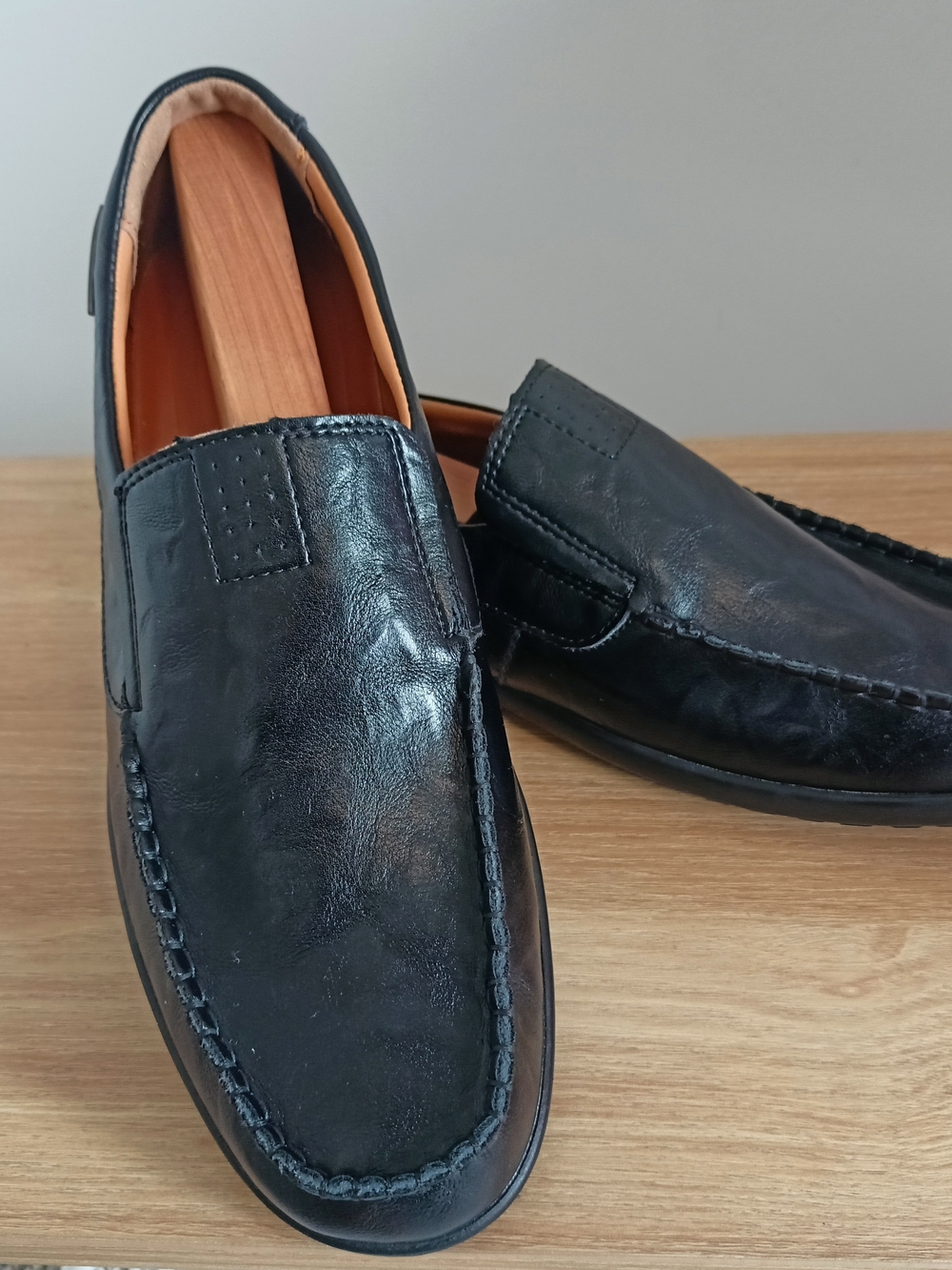 Men's Black Leather Slip-On Loafer